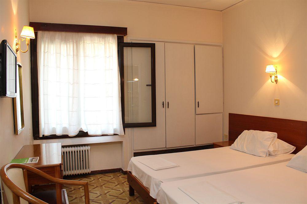 Nefeli Hotel Атина Екстериор снимка
