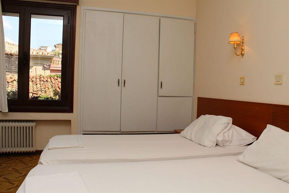Nefeli Hotel Атина Екстериор снимка