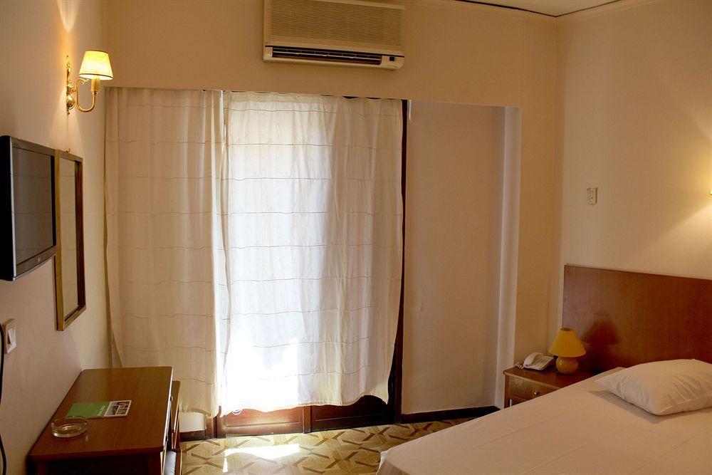 Nefeli Hotel Атина Екстериор снимка