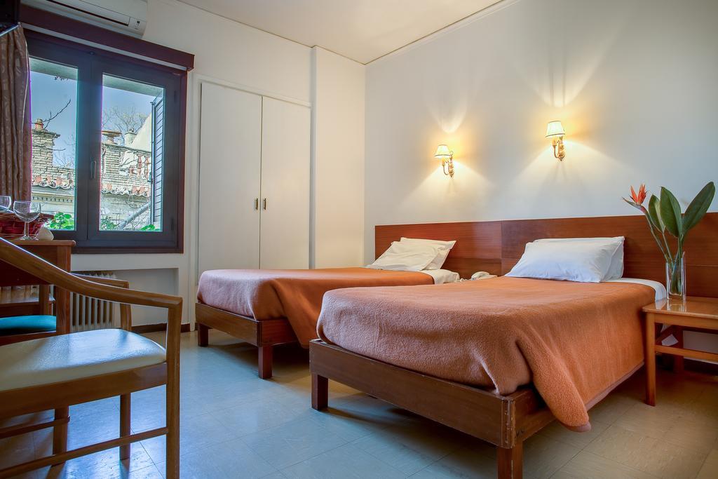Nefeli Hotel Атина Екстериор снимка